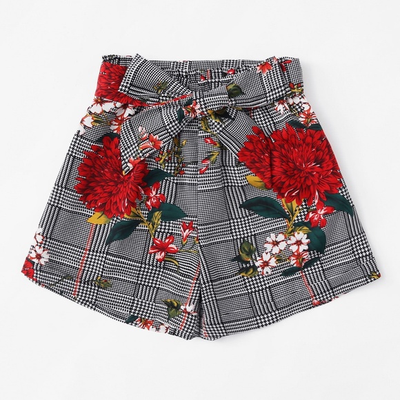 Self Tie Waist Shorts - Picture 4 of 5